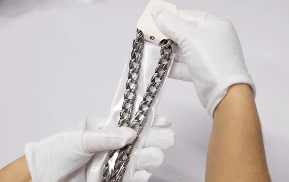 Custom packaging production of chain necklace