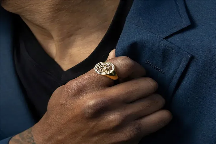 Index finger for men wear a ring symbolizes power and social status