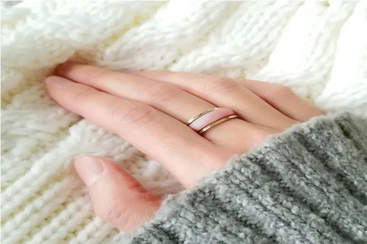 Left middle finger for women wear Fashion accessory ring