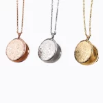 Custom color of mirror stainless steel retro pattern photo locket necklace for businesses