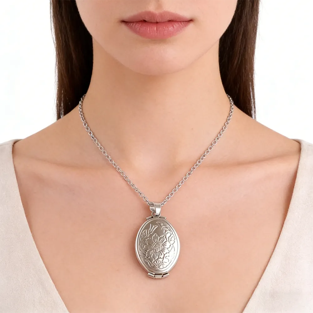 Female silver stainless steel oval 4 photo locket necklace factory for retailers