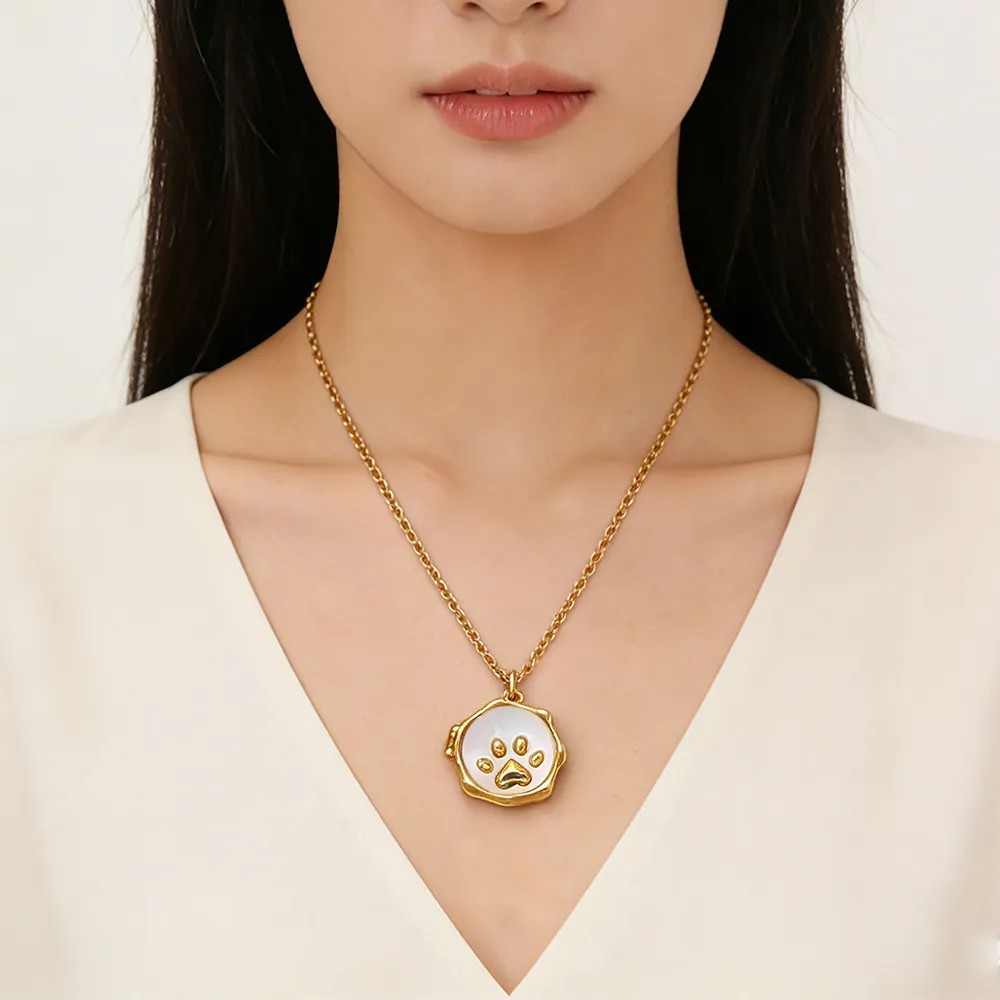 Female stainless steel cat claw locket necklace with photo for fashion brands