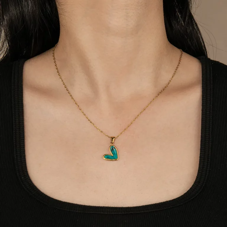 ODM 316L Stainless Steel Green Resin Tilted Heart Pendant Necklace for Women Leading Manufacturers