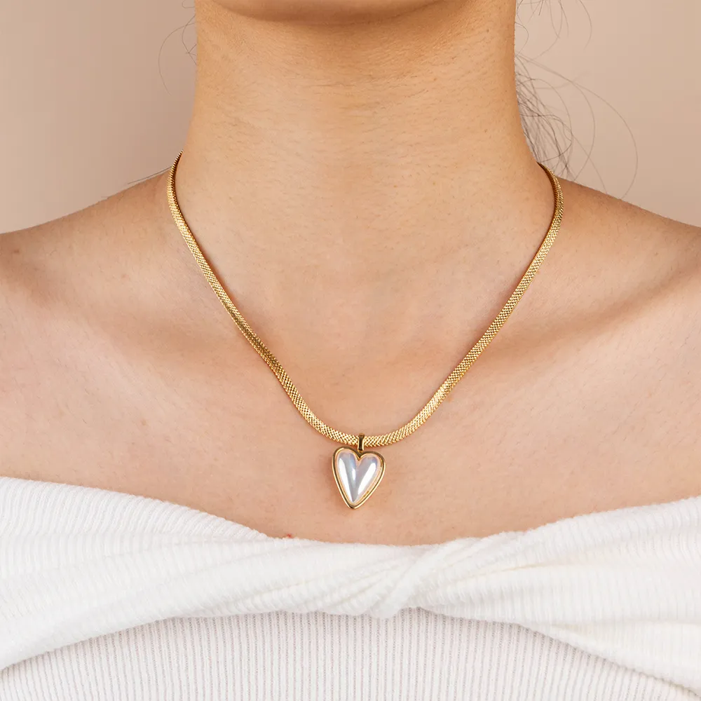 OEM Stainless Steel Snake Bone Chain Heart Imitation Pearl Necklace Pendant for Women Vendors