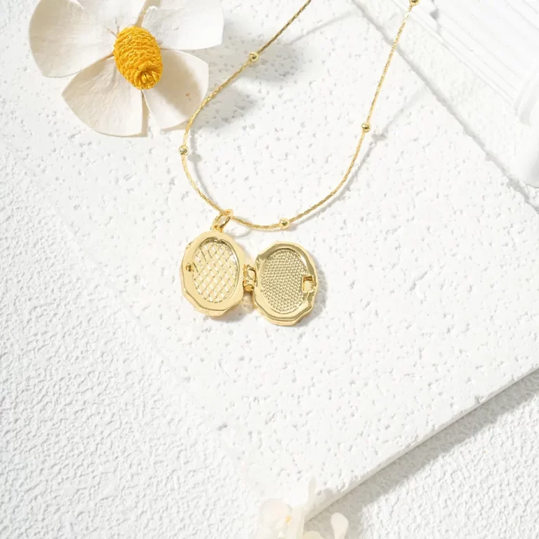 OEM shell photo and butterfly locket necklace for small brands