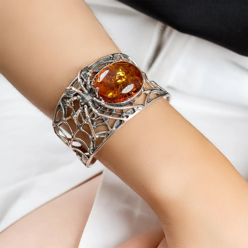 Spider resin metal cuff manufacturing for brands