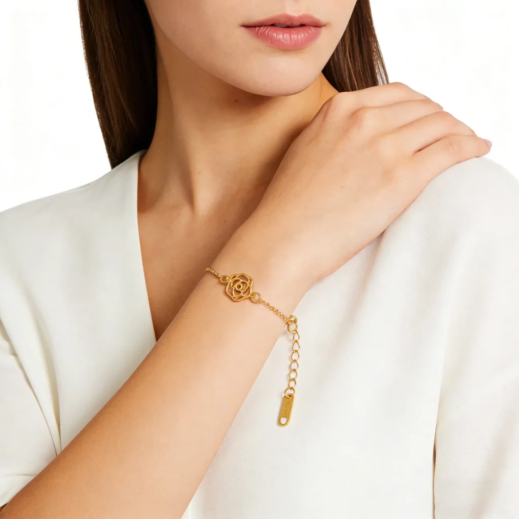 Female model extended chain bracelet for different people to wear and fit for brands