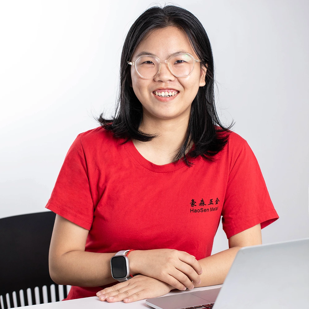Lianhua Liu-Haosen Jewelry customer service staff assisting clients
