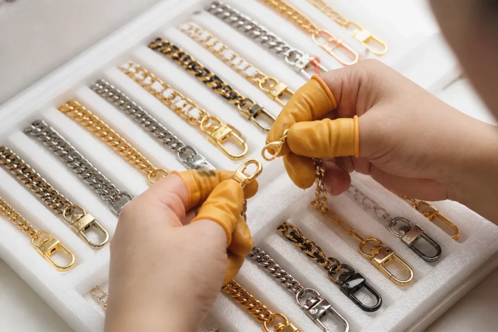 Bag Chain inspection，bulk order samples in tray, wholesale jewelry quality assurance