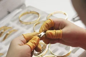 Final surface defect inspection of PVD-coated jewelry to verify coating quality and appearance before shipment.