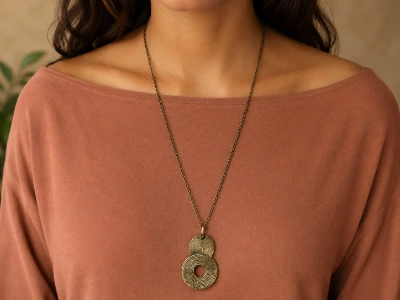 Model wearing a custom vintage-inspired brass pendant necklace made by an OEM brass necklace manufacturer