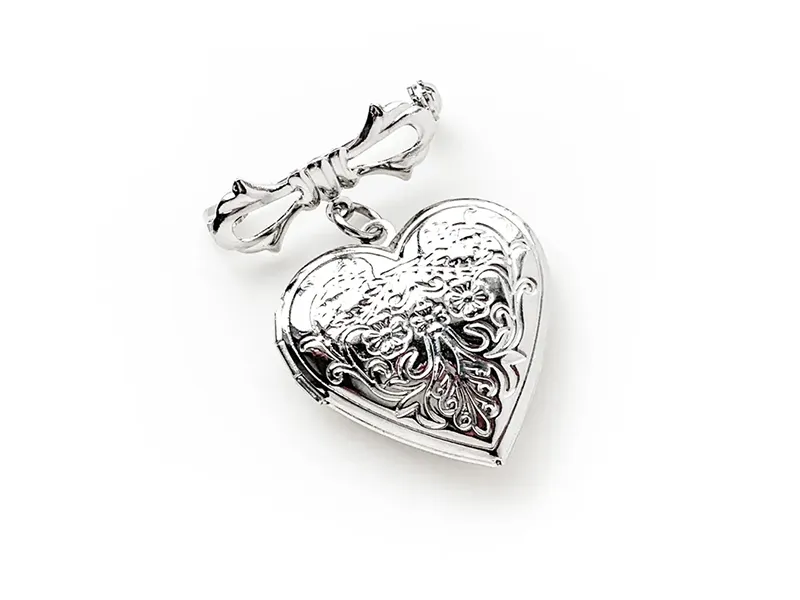 Custom heart brooch for fashion jewelry brands, gift collections and OEM/ODM manufacturing.