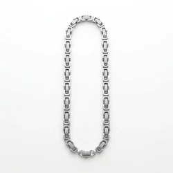 Custom 316L stainless steel box chain with rectangular clasp, laid flat in elongated oval on white background – tightly interwoven polished links. B2B ready for OEM/ODM orders, ideal as durable base chain for charm bracelets.