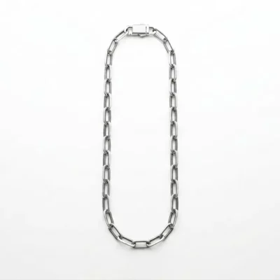 Custom polished paperclip chain with rectangular clasp, laid flat in elongated oval on white background – open elongated links with silver luster. B2B ready for OEM/ODM orders, ideal as modern base chain for charm bracelets.