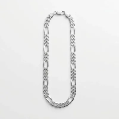 Custom polished figaro chain with rectangular clasp, laid flat in elongated oval on white background – alternating short and long oval links with bright silver luster. B2B ready for OEM/ODM orders, ideal as base chain for charm bracelets or standalone necklaces.